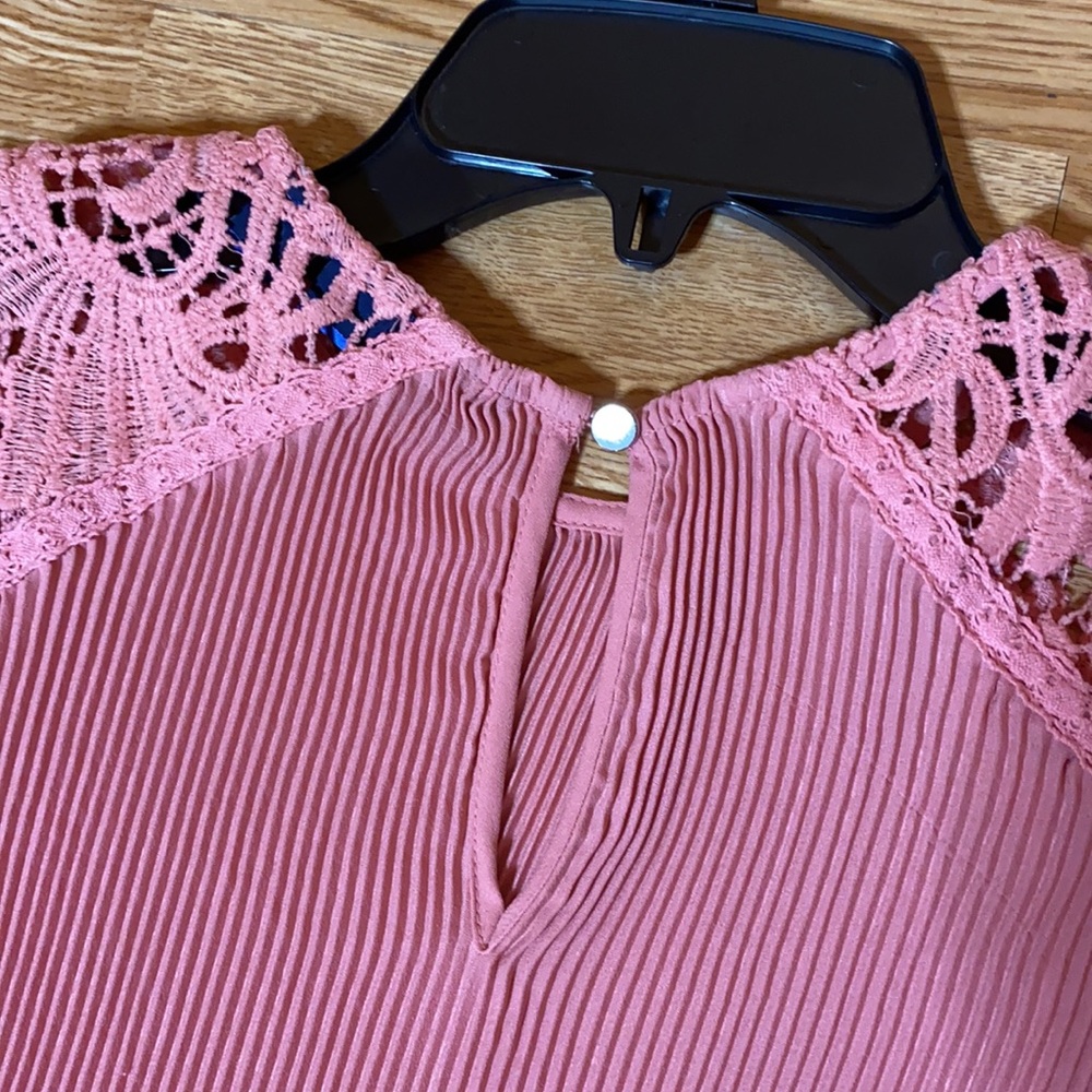 NWT!!!   APT 9 PLEAT LACE TOP.  Sz S - Picture 6 of 10